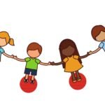 Grup d'infants de la classe practicant equilibres amb el Joc d'Equilibri amb Pilotes